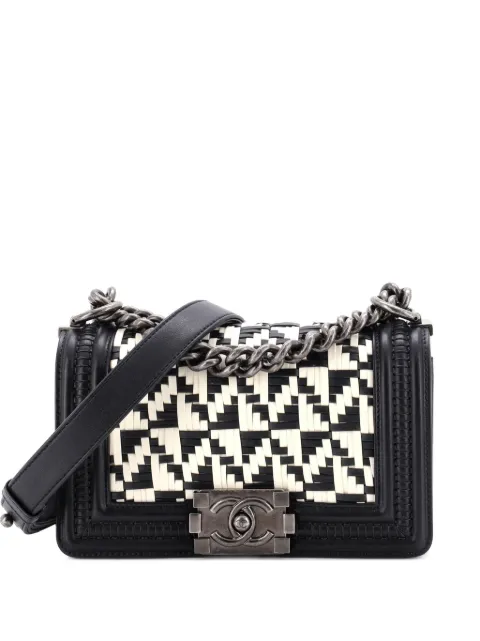CHANEL Pre-Owned Kleine Boy Flap Umhängetasche aus gewebtem Kalbsleder