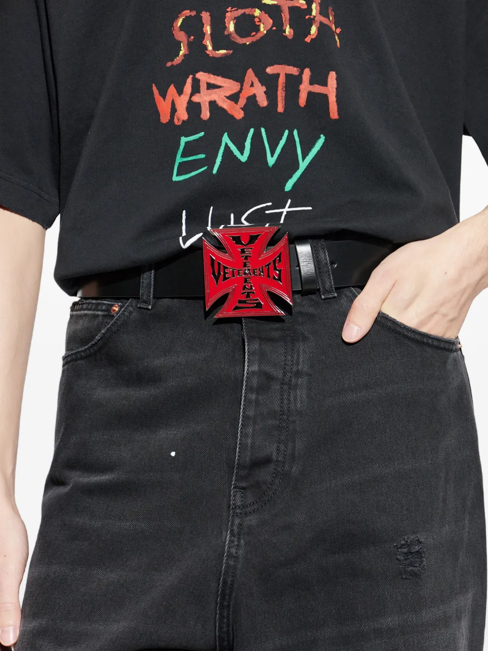 VETEMENTS cross-buckle Leather Belt | Black | FARFETCH