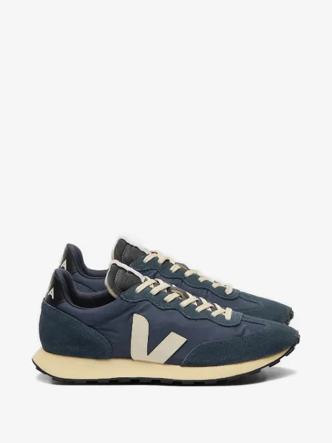 VEJA tenis bajos con agujetas