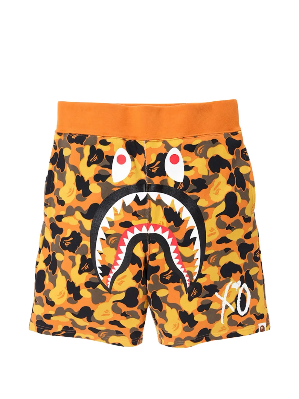 A BATHING APE® x XO shark-print sweat shorts - Arancione