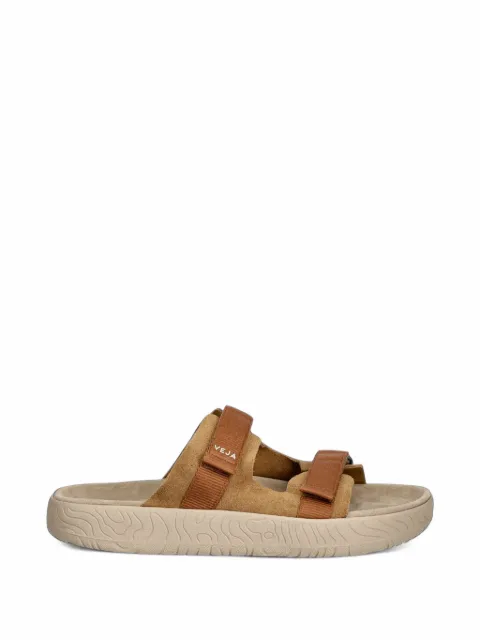 VEJA Arpoador flat sandals