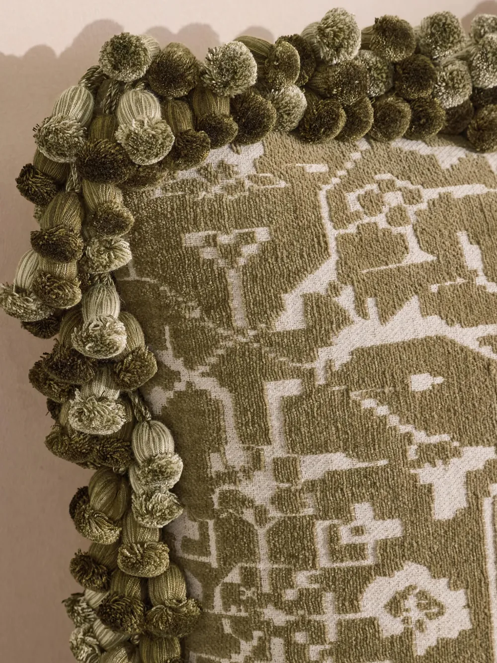 Soho Home Pompom-detail Cushion - Green 