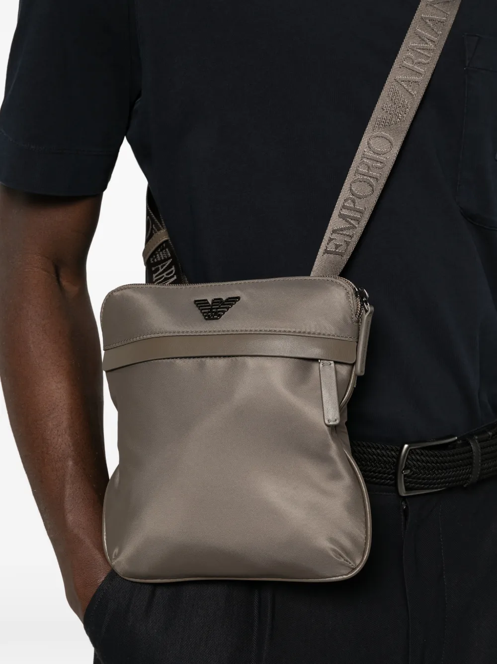 Emporio Armani Messengertas met logoband Bruin