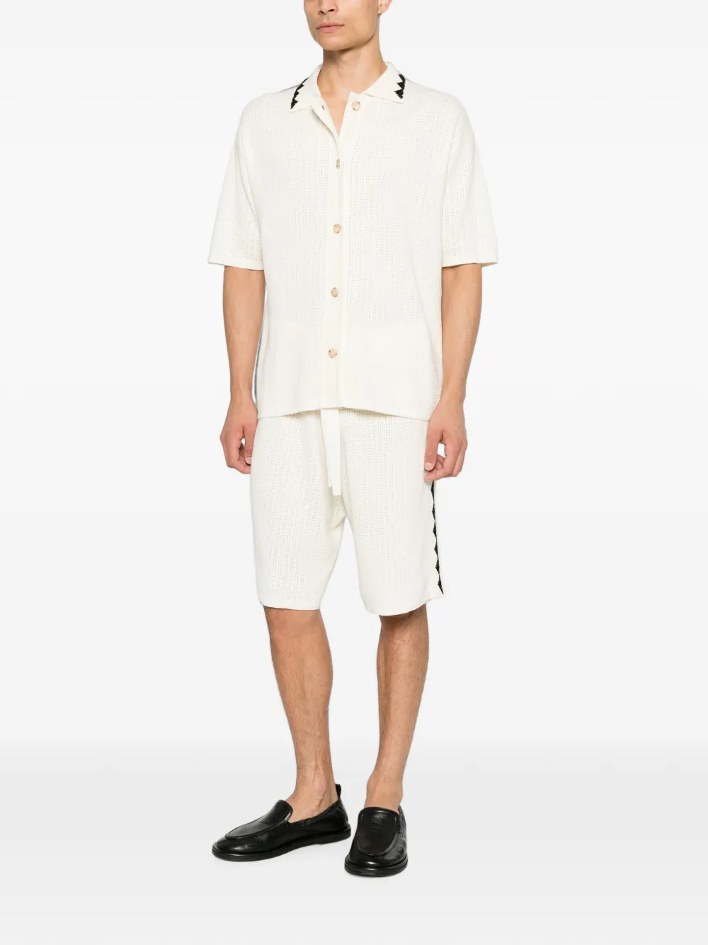 COMMAS Shorts met geborduurde driehoek Wit
