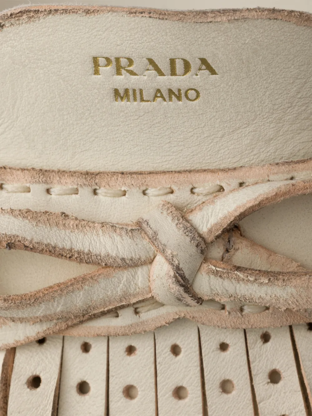 Prada Leren slingback pumps met franje Beige