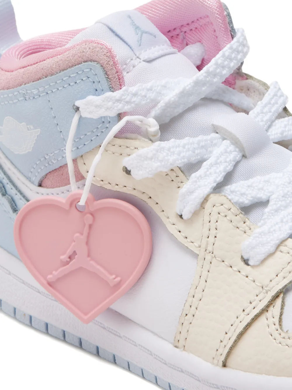 Nike Jordan 1 Mid SE sneakers met hart-label Wit