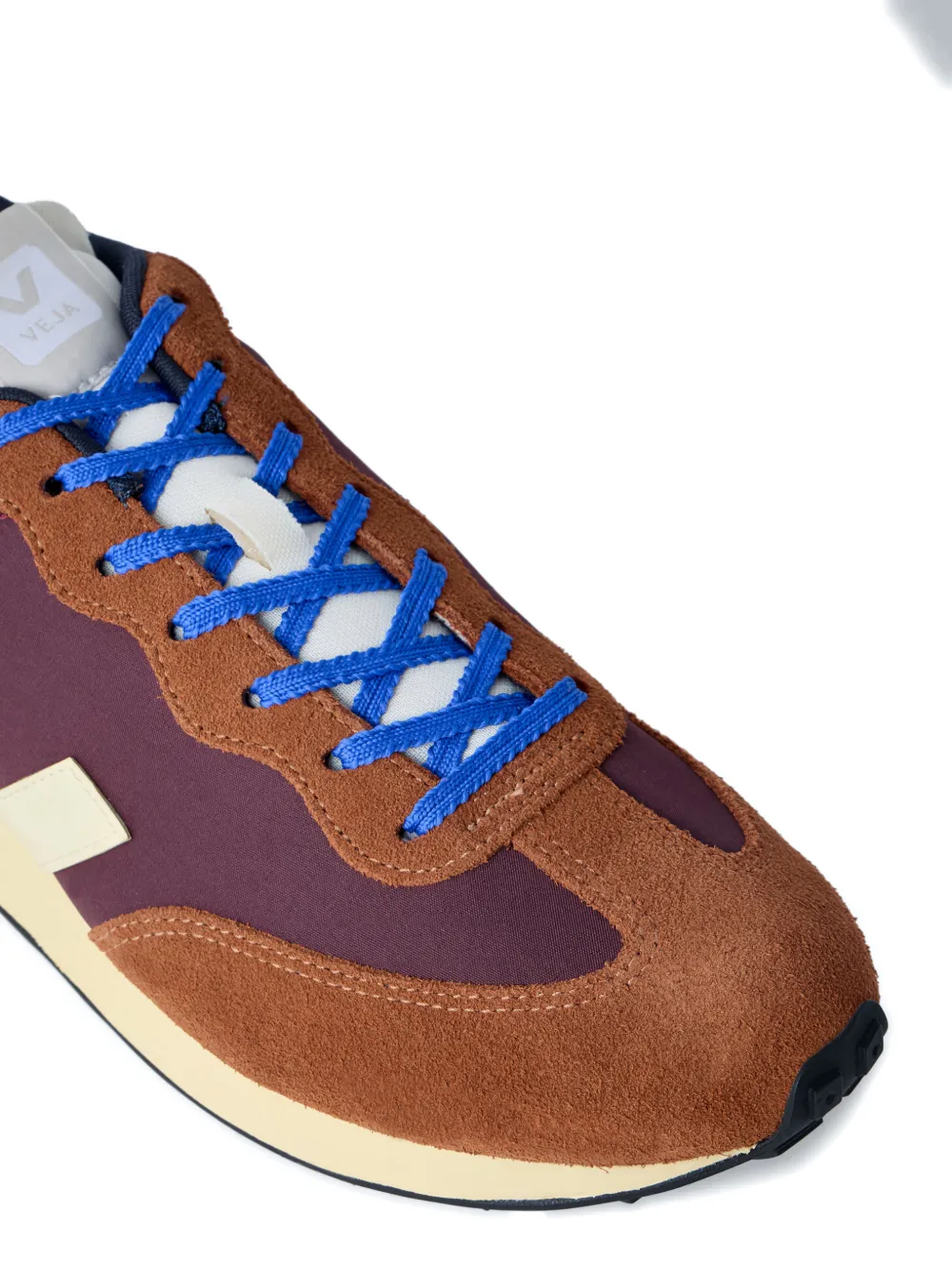 VEJA Suède sneakers met logo Bruin