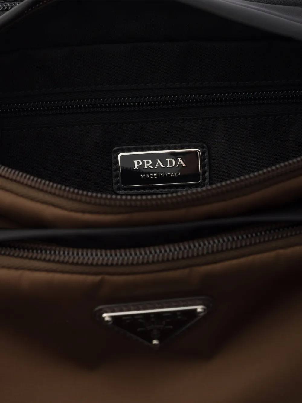  Prada Logo-plaque Shoulder Bag - Black 