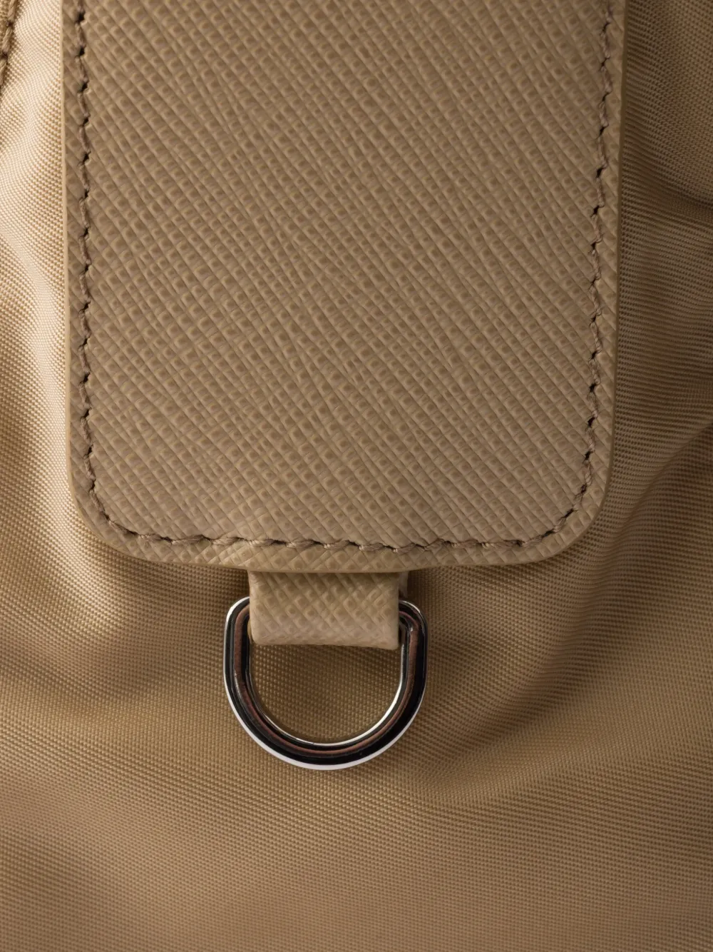 Prada Schoudertas met logoplakkaat Beige