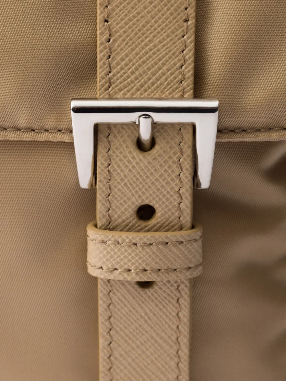 Prada Schoudertas met logoplakkaat Beige