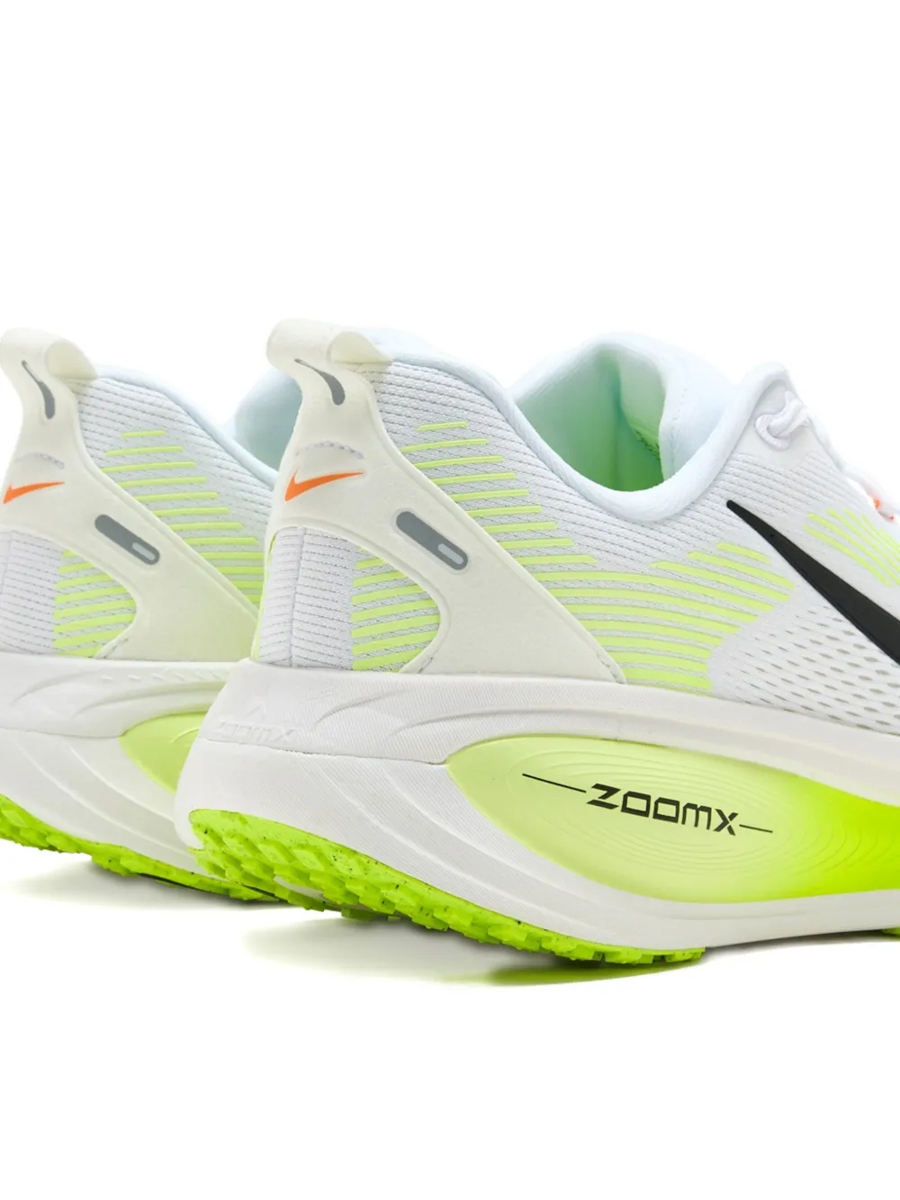 Nike Vomero 18 logo-detail sneakers Wit