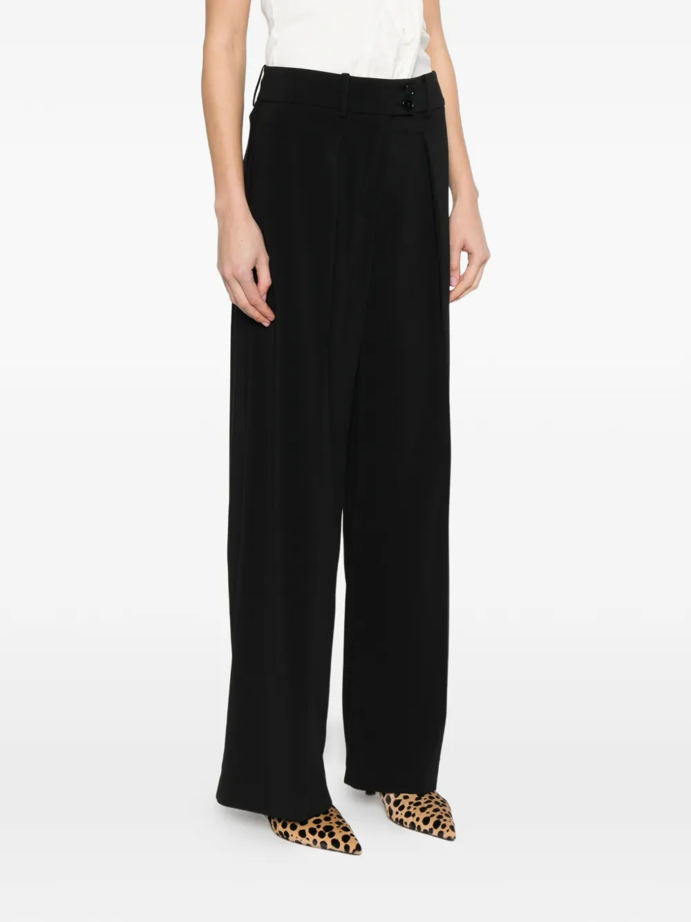 button pleated trousers