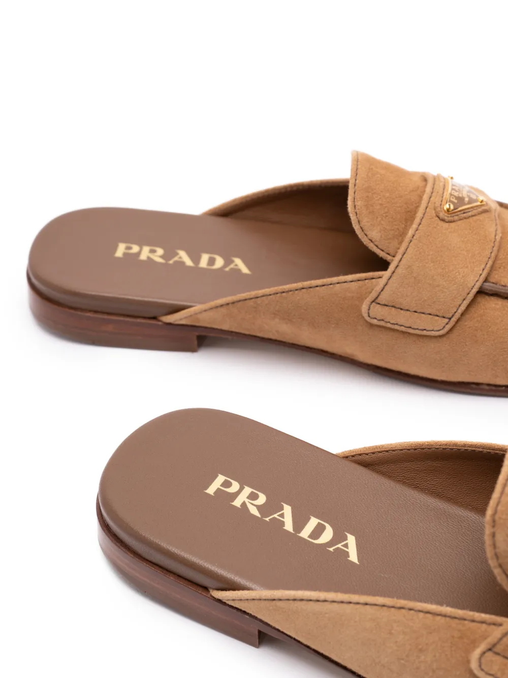 Prada Muiltjes met logoplakkaat Beige