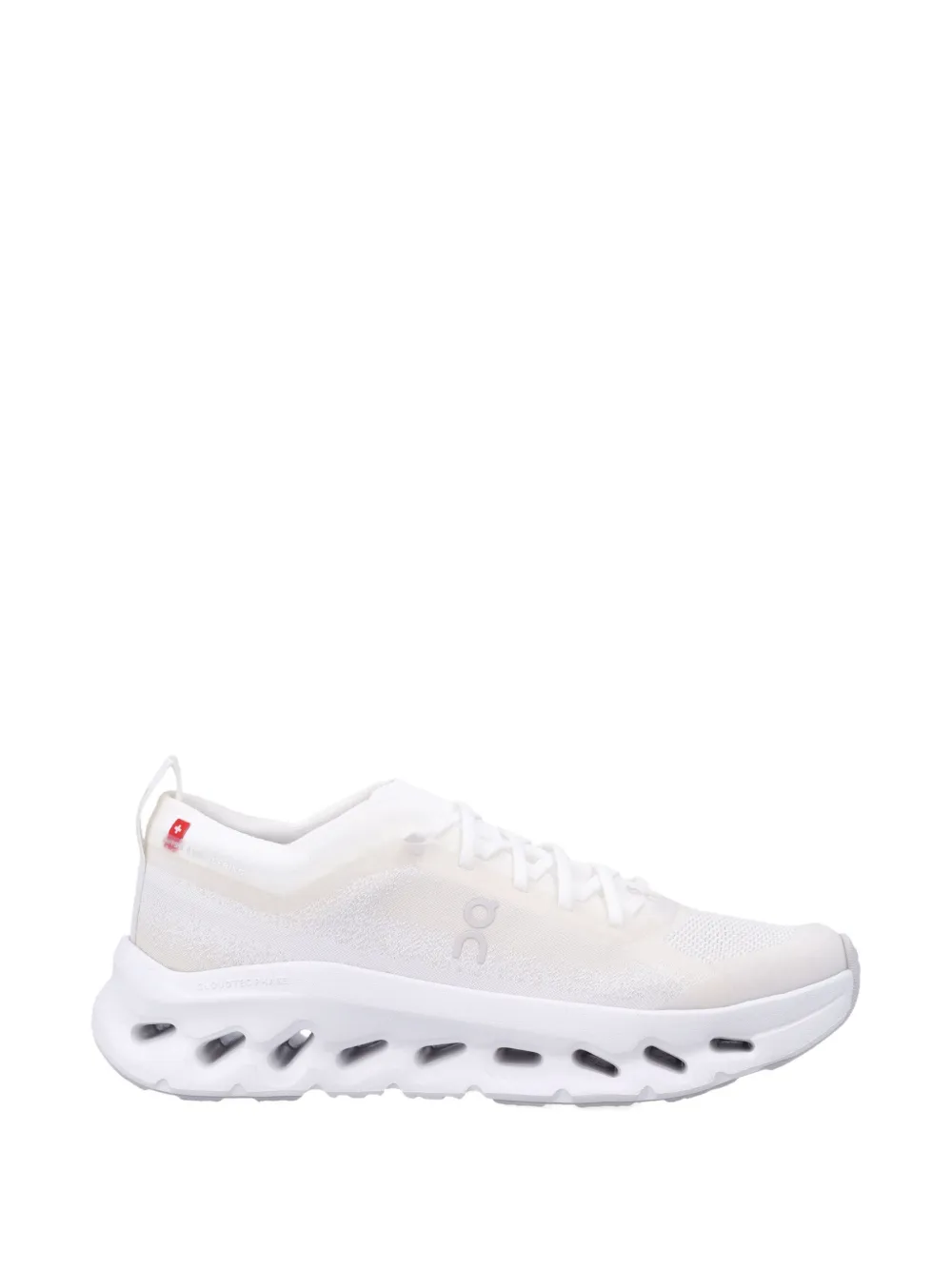 On Running Cloudtilt cutout sneakers Wit