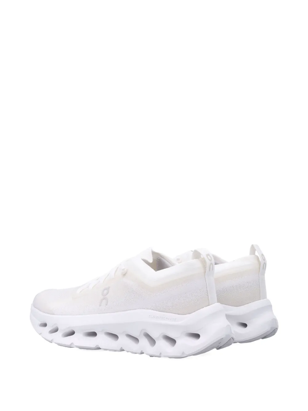 On Running Cloudtilt cutout sneakers Wit