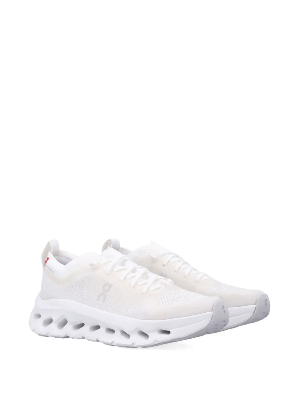 On Running Cloudtilt cutout sneakers Wit