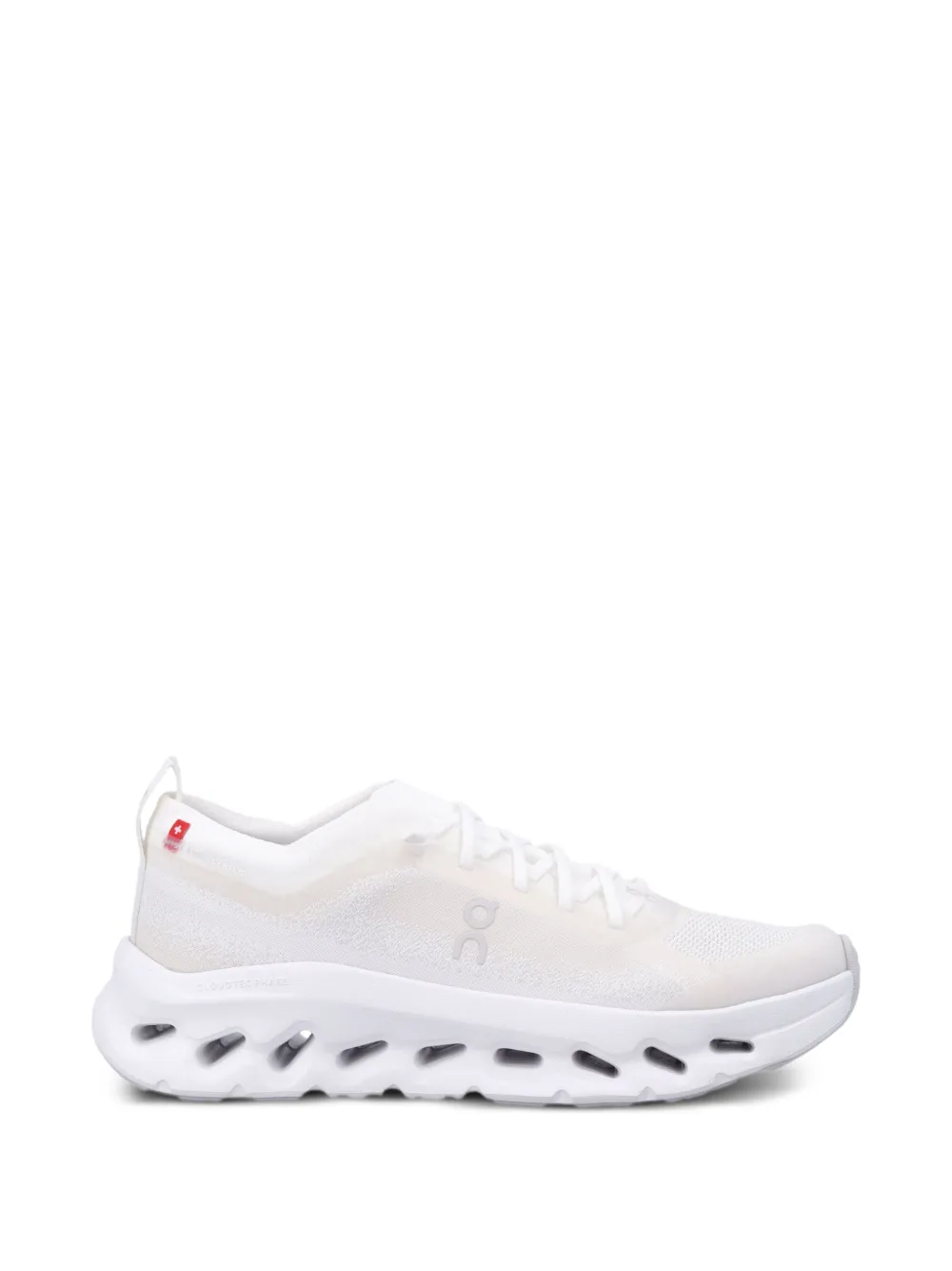 On Running Cloudtilt cutout sneakers Wit