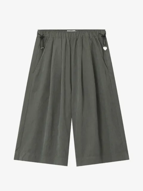izzue bermudas elásticas con charm de corazón