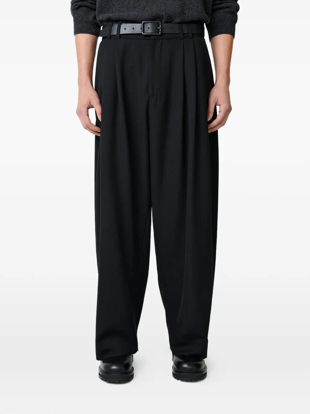 Line Pleated Trousers