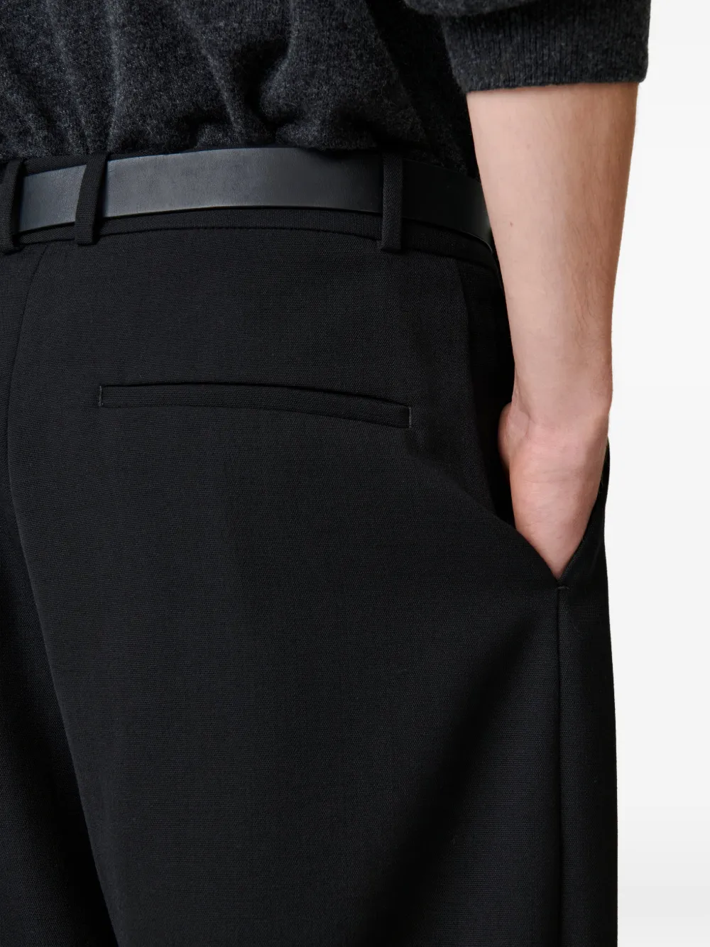 Line Pleated Trousers