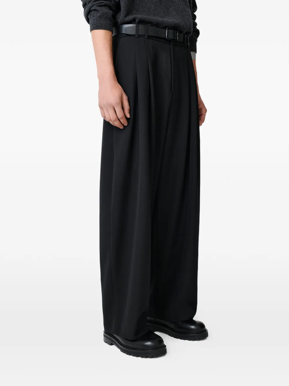 Line Pleated Trousers
