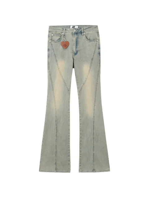 izzue jeans acampanados con paneles