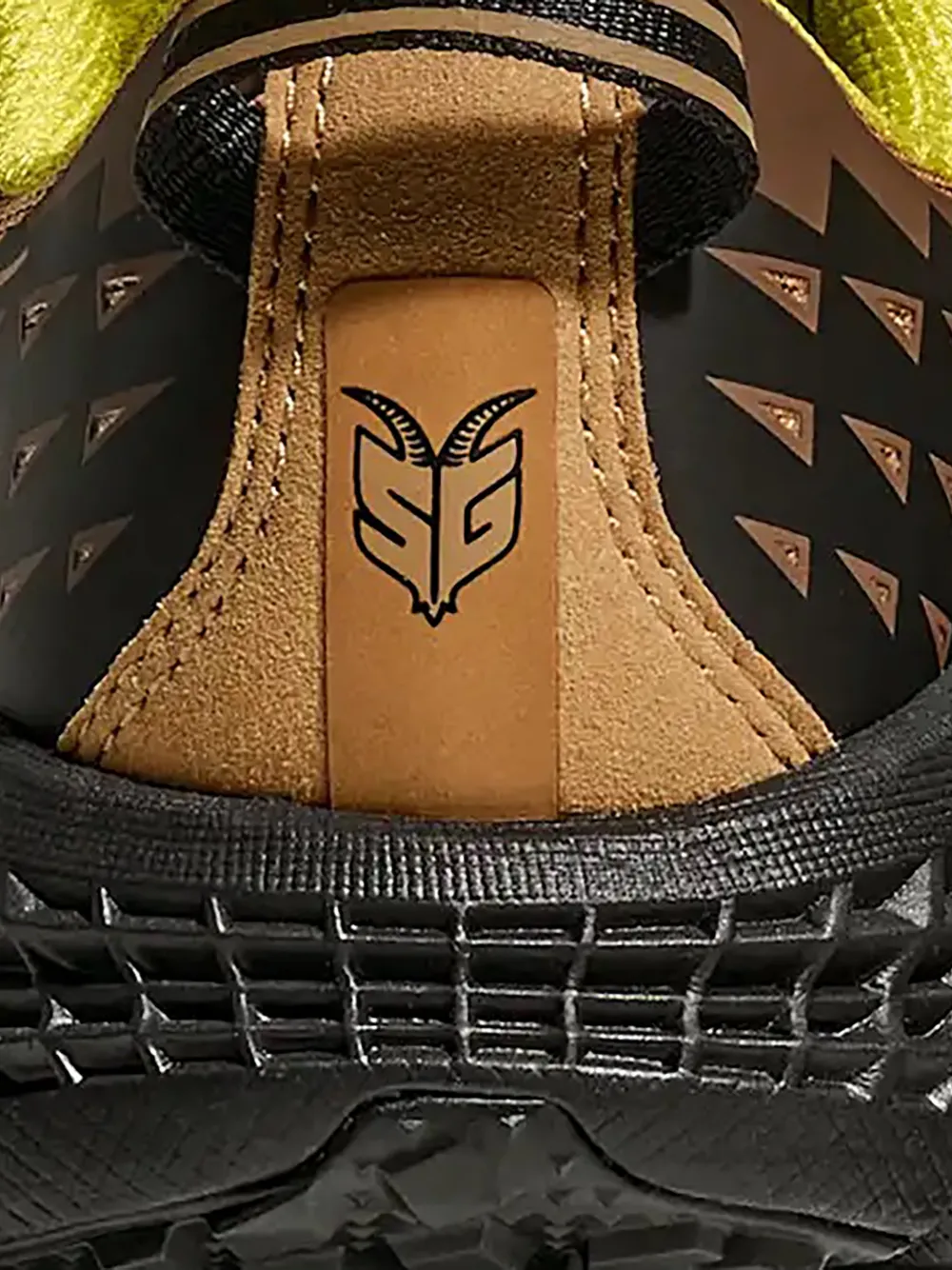 HOKA Speedgoat 2 sneakers met geometrisch patroon Bruin