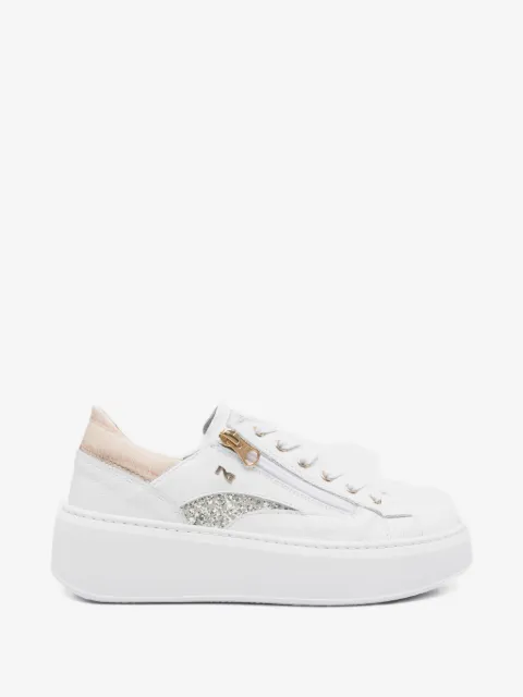 NERO GIARDINI tenis con detalle de cierre