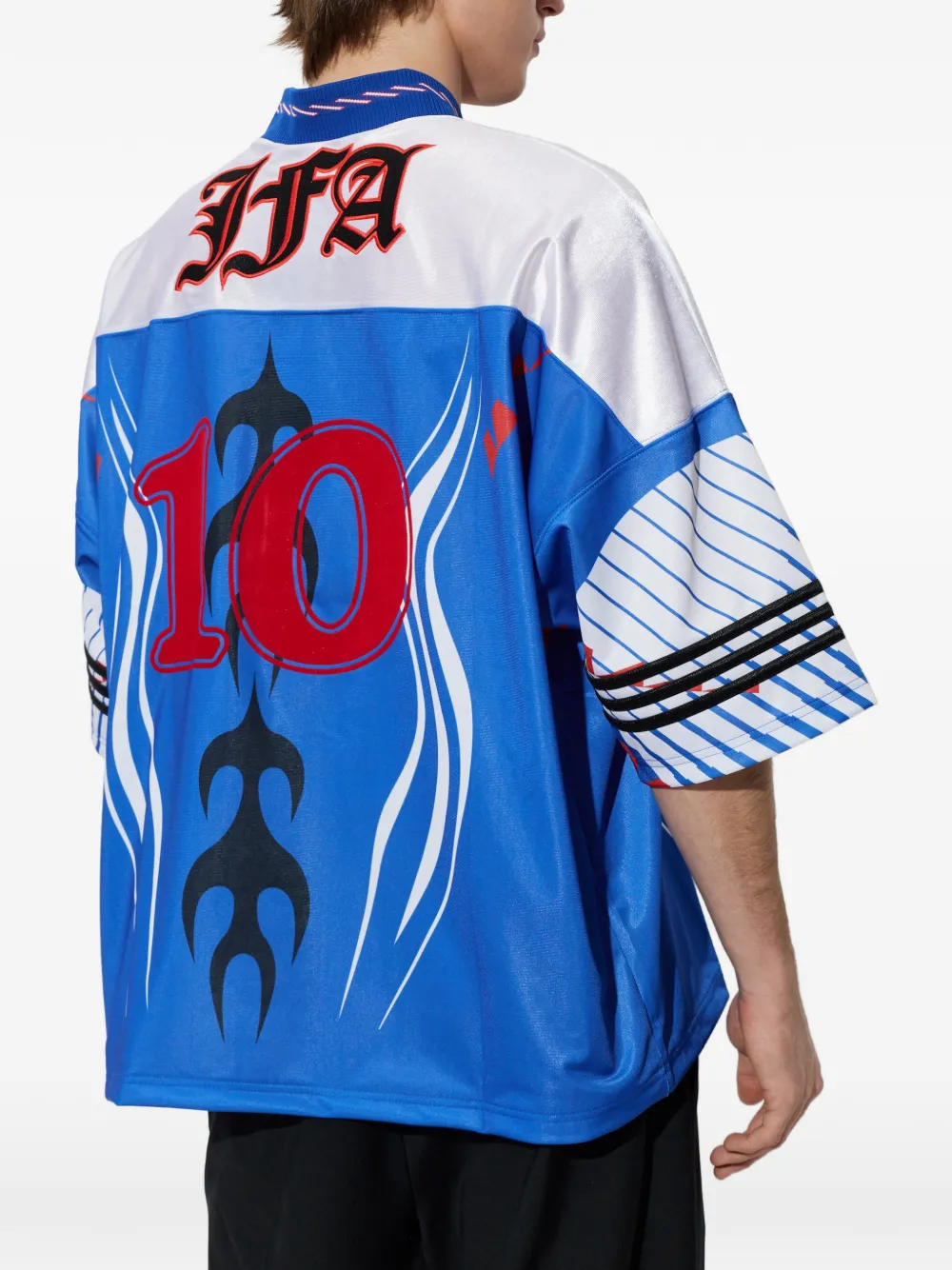 adidas T-shirt met V-hals en grafische print Blauw