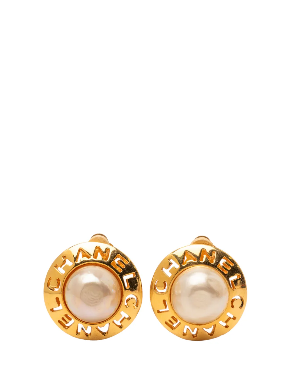CHANEL Pre-Owned 1970-1980 Gold Plated Faux Pearl Logo Clip On Earrings costume earrings - Oro