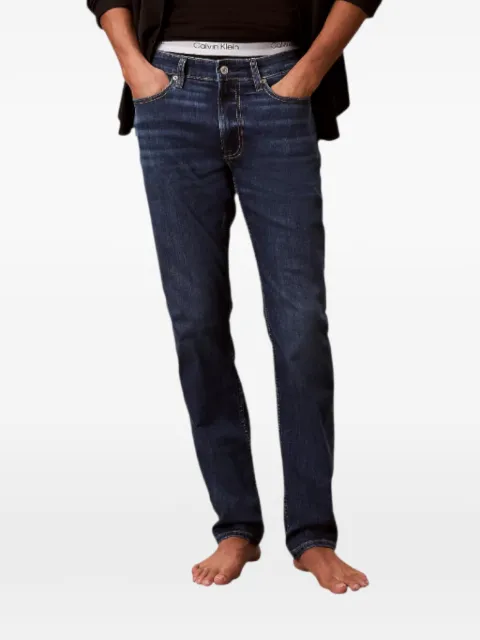 Calvin Klein jeans con parche del logo