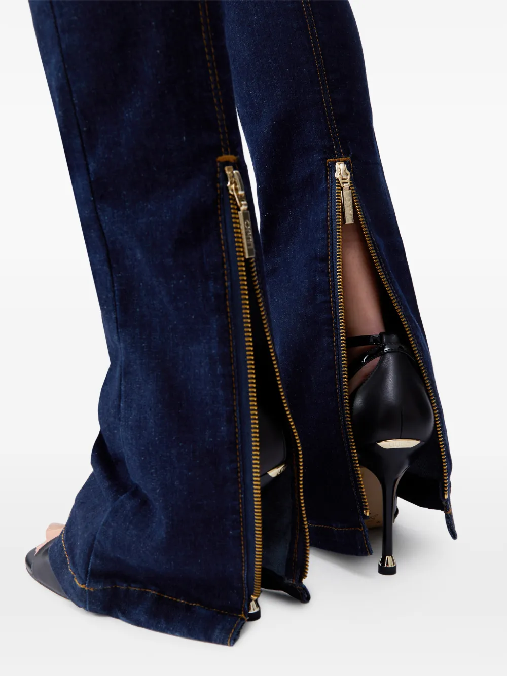 High-Rise Zipped Jeans