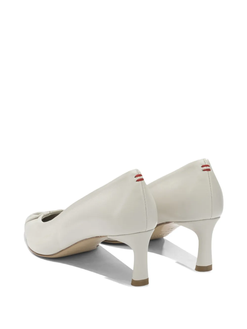 Halmanera Gesmockte pumps met puntige neus Wit