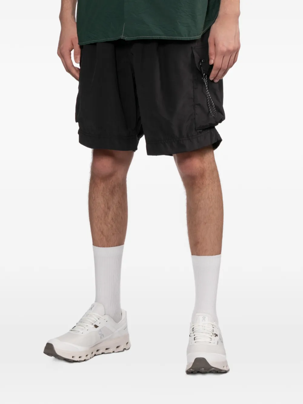 and Wander Shorts met cargo zak Zwart
