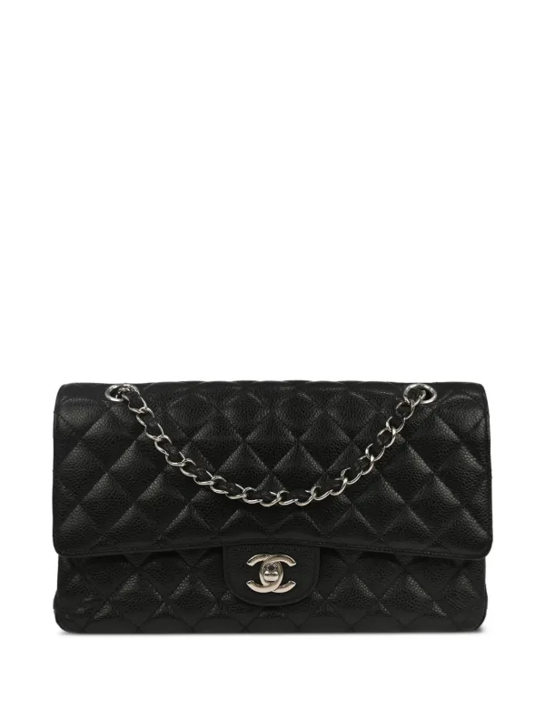 Chanel Pre-owned 2017 Medium Flap Shoulder Bag in Black