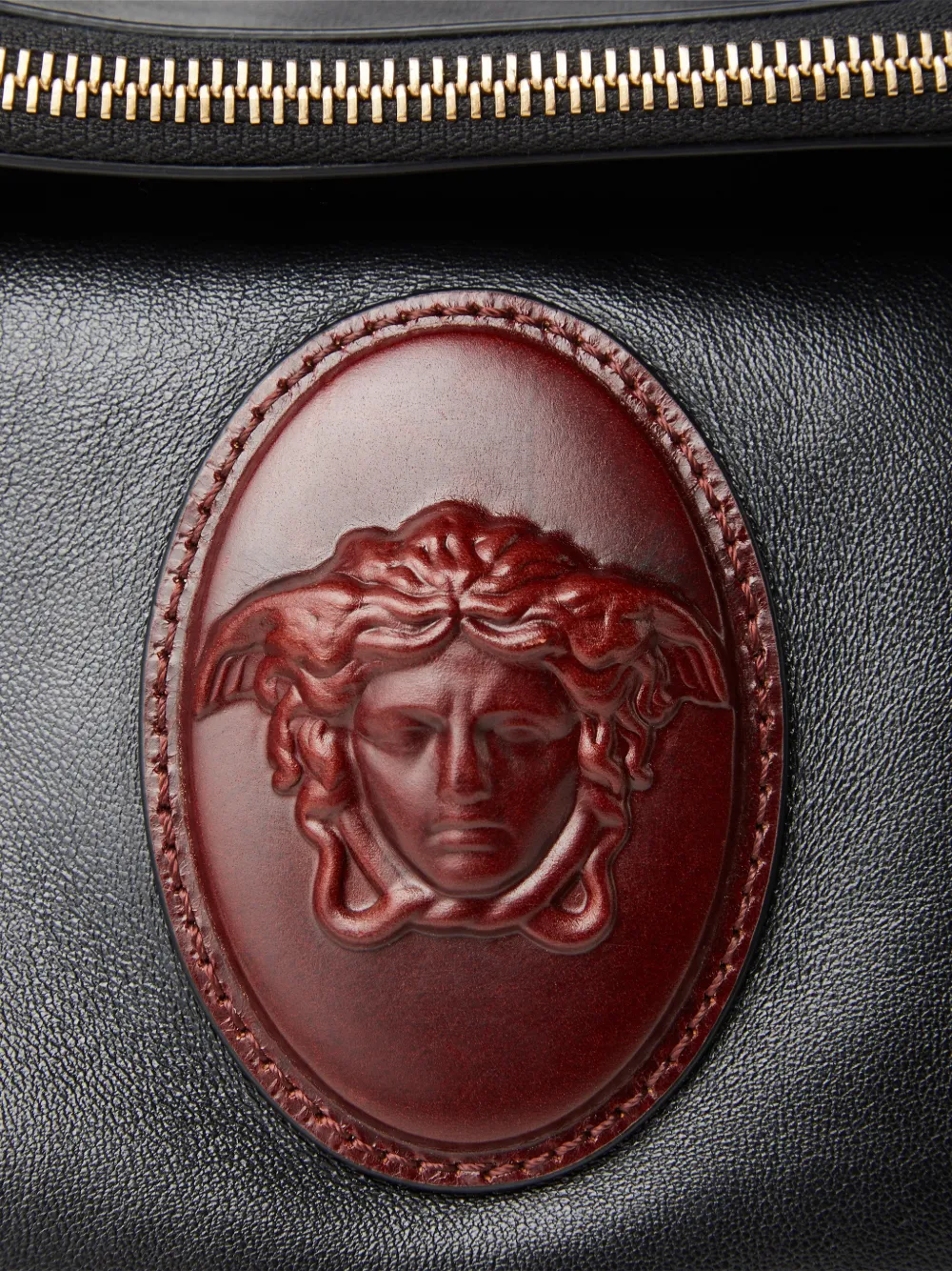 Versace Lou kleine heuptas van nappaleer Zwart