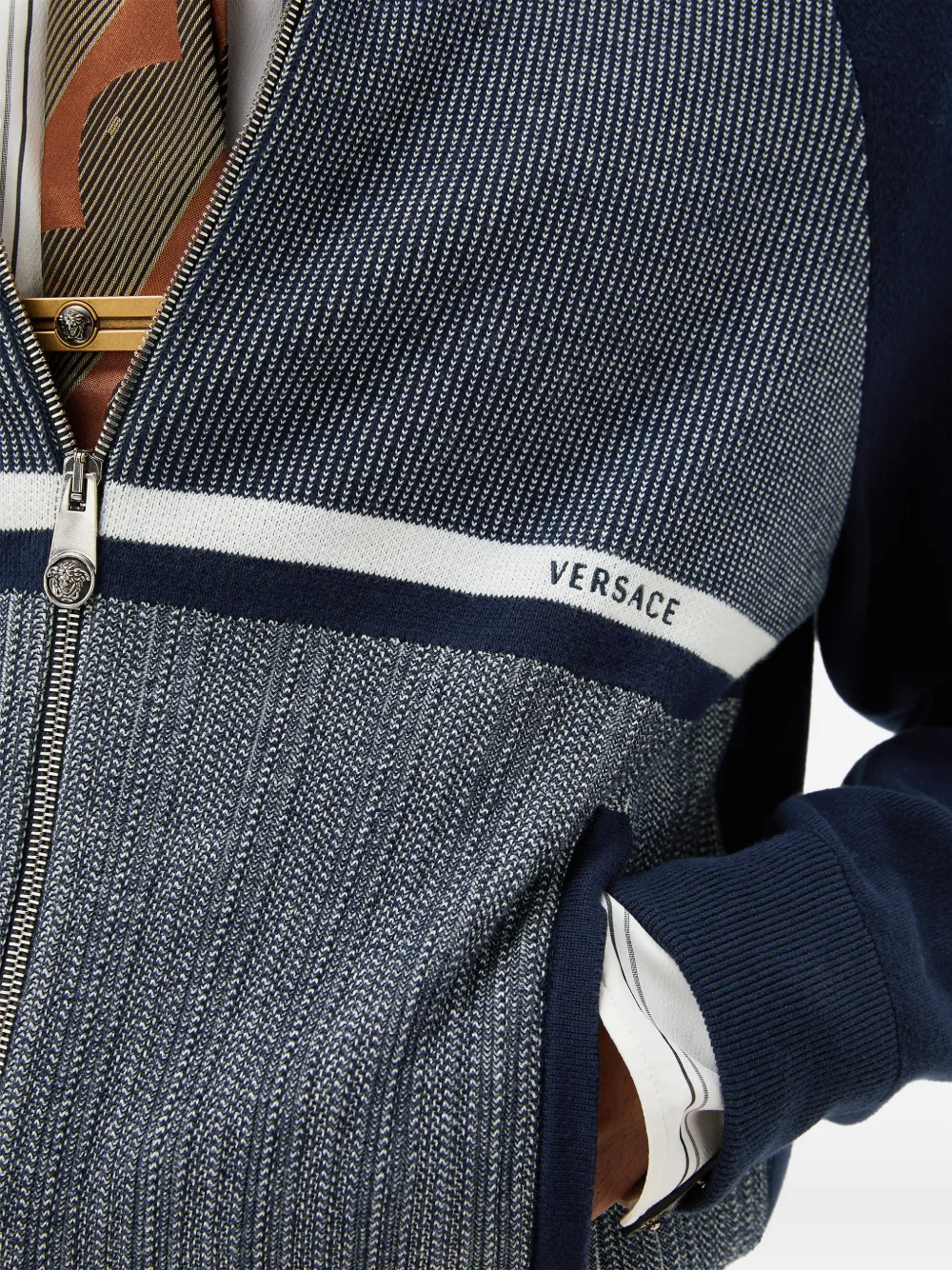 Versace Gebreide sweater met geborduurd jacquard en rits Blauw