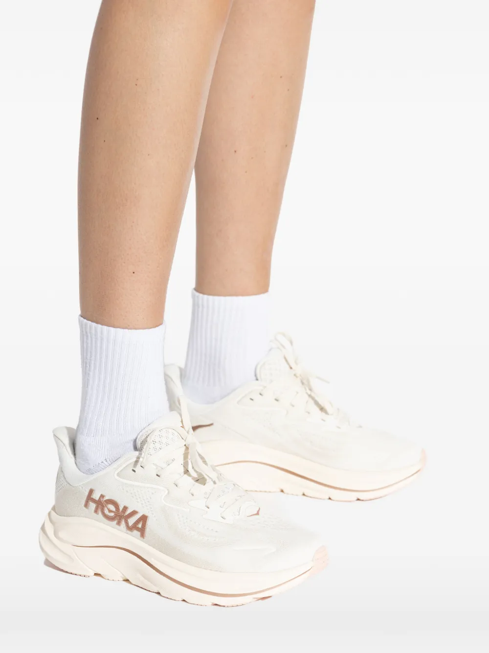 HOKA Clifton 10 sneakers met logodetail Beige