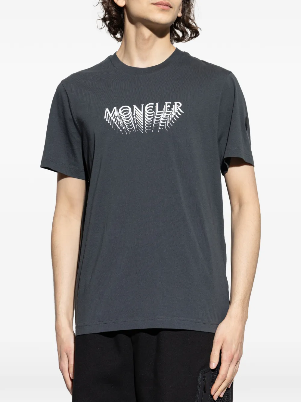 Moncler T-shirt met logo Grijs