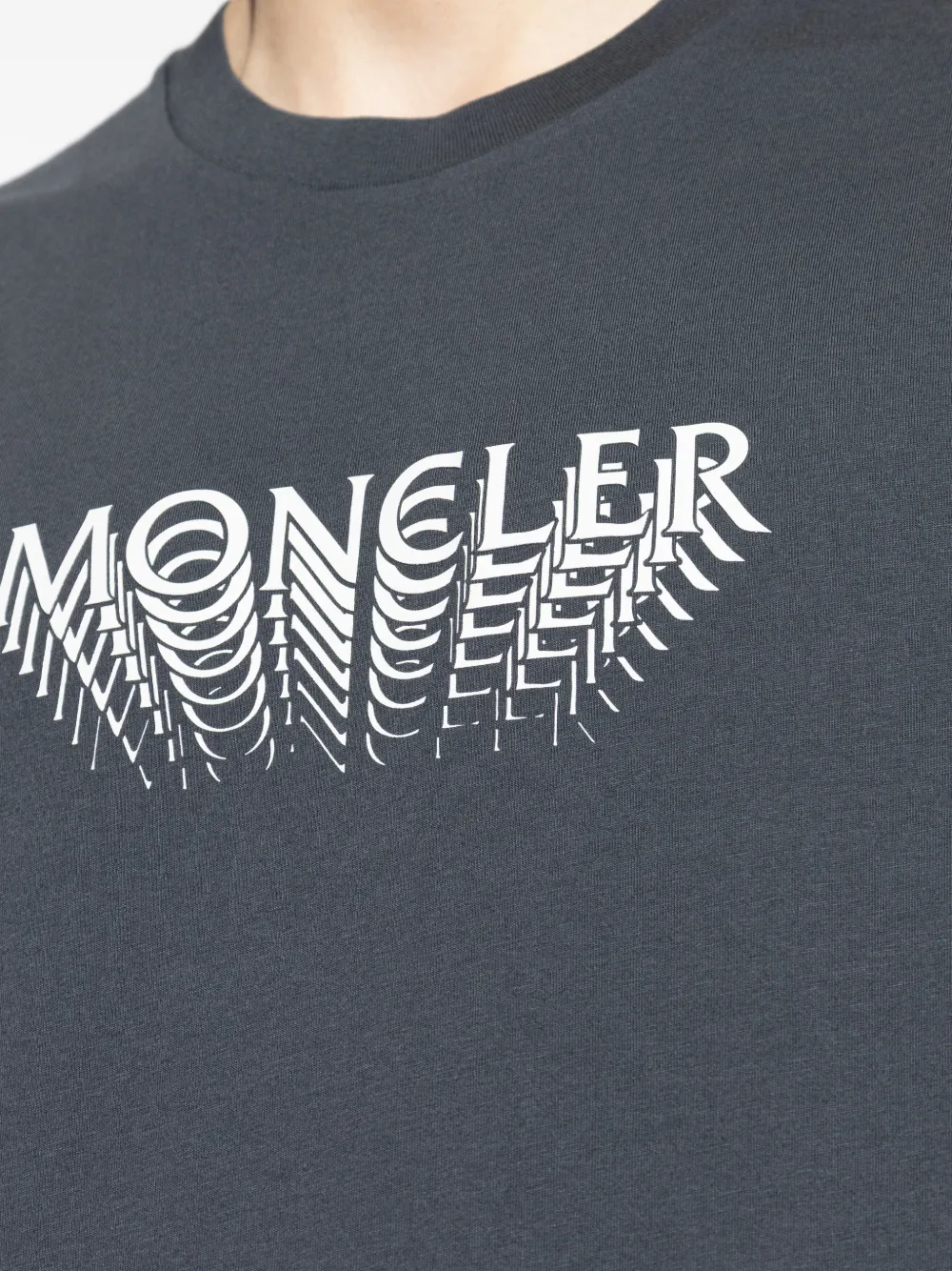 Moncler T-shirt met logo Grijs