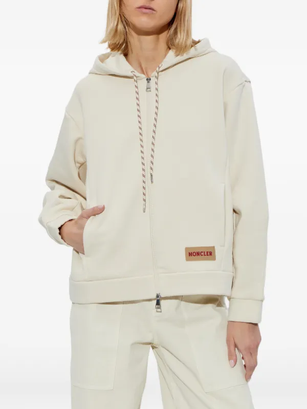 【MONCLER】 ロゴ入りポンチョ ベージュ Moncler logo-patch Hoodie | Neutrals | FARFETCH