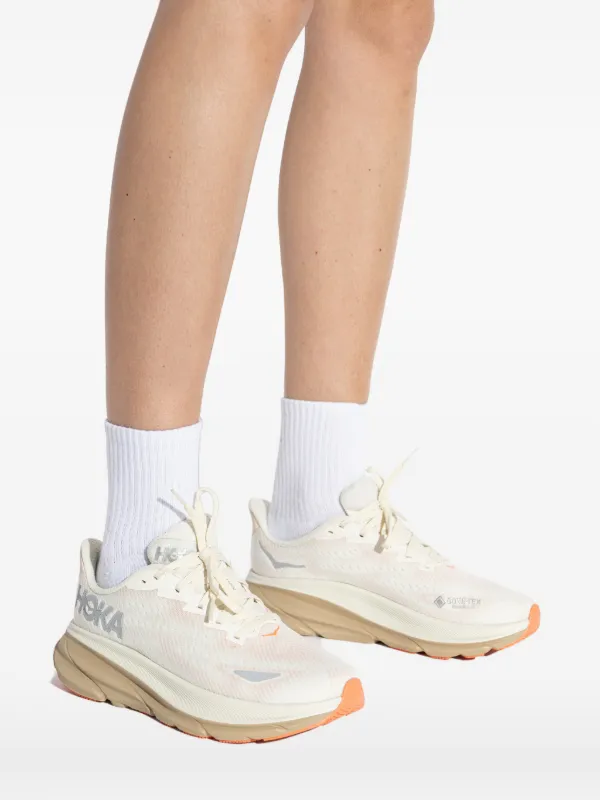 ☆キアラ☆　HOKA CLIFTON 9 レディース　スニーカーWHITE HOKA Clifton 9 logo-embroidered Sneakers | Neutrals | FARFETCH IN