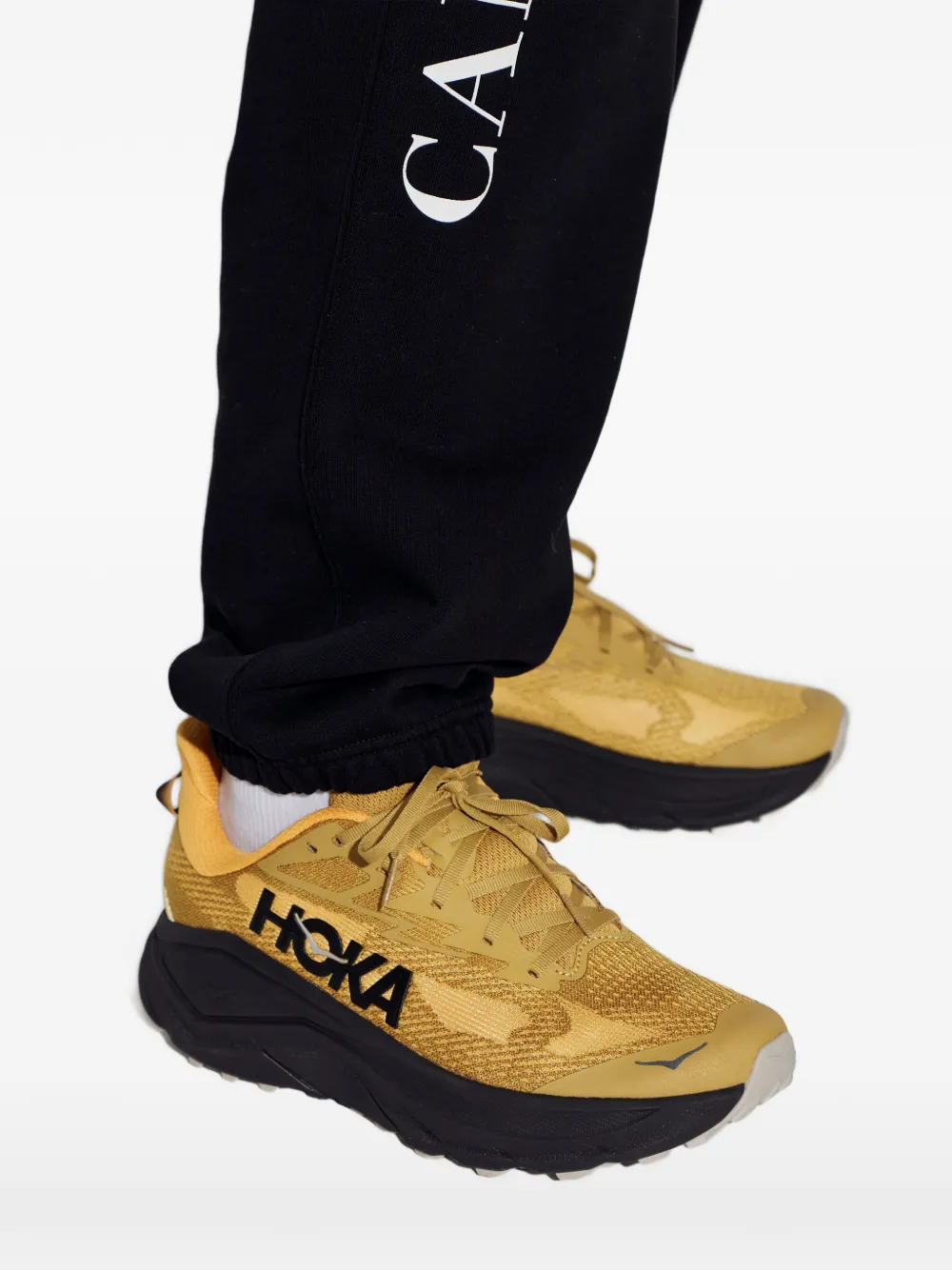 HOKA Challenger 8 sneakers met logodetail Geel