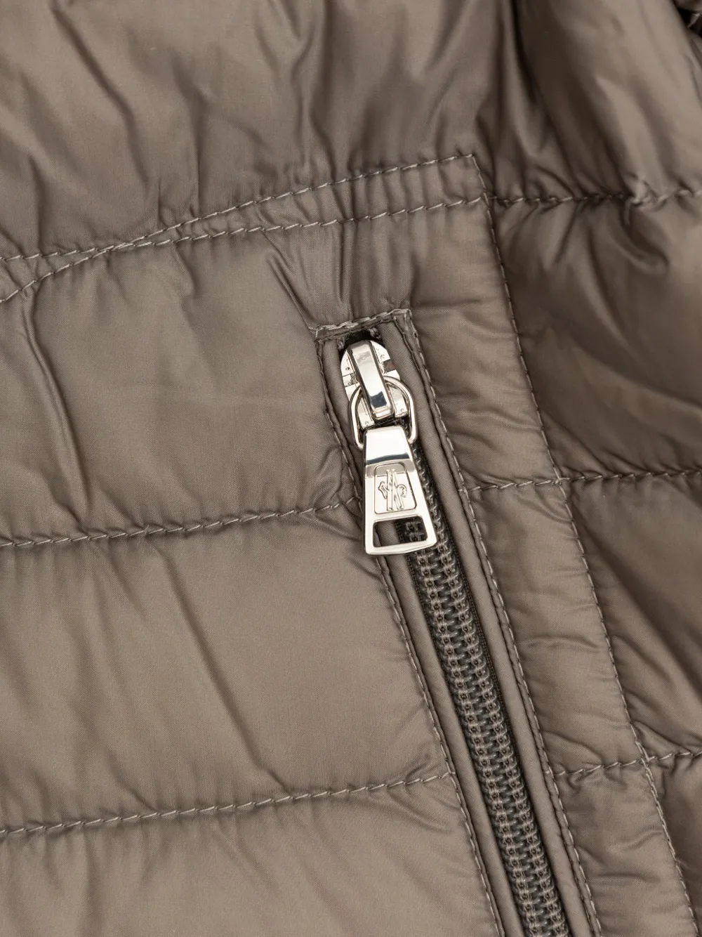 Moncler Enfant Gewatteerd jack met logopatch Grijs
