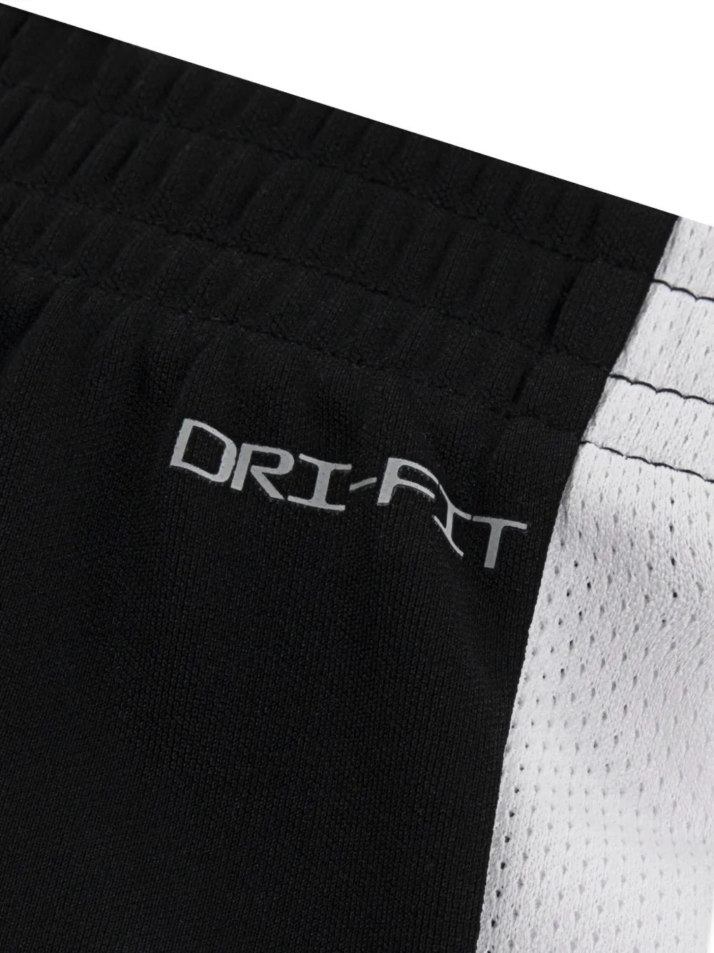  Nike Kids Embroidered Shorts - Black 