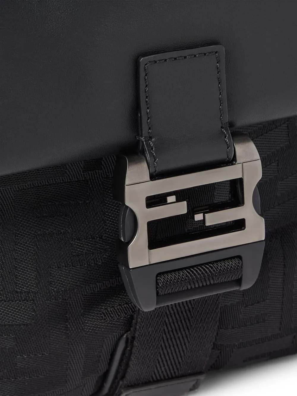 FENDI Flux schoudertas met gesp en FF-patroon Zwart