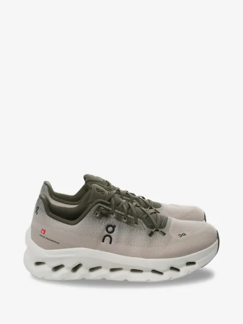 On lace-up fastening sneakers