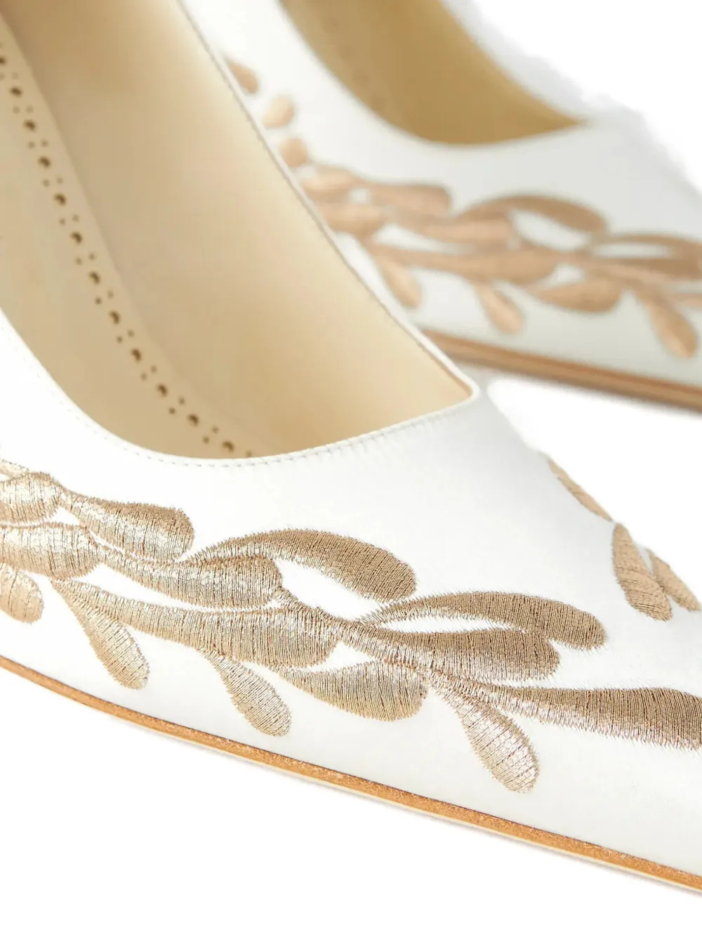 Manolo Blahnik Rabata pumps met puntige neus en borduurwerk Wit
