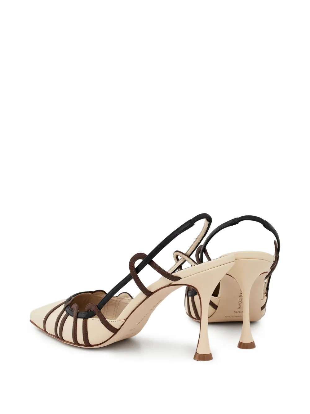 Manolo Blahnik Pumps met puntige neus en bandje Beige