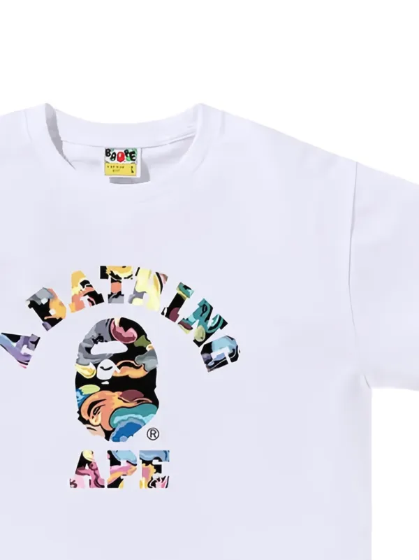 A BATHING APE® Camo College Tシャツ | ホワイト | FARFETCH JP